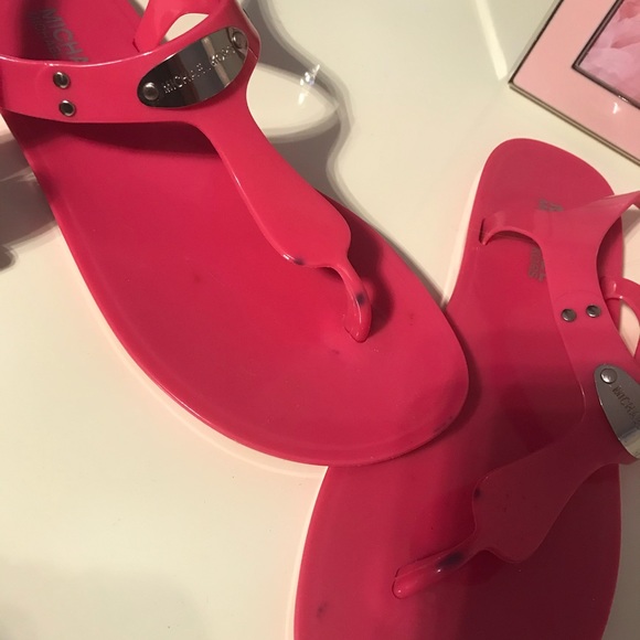Size 7 MK jelly sandals - Picture 3 of 3